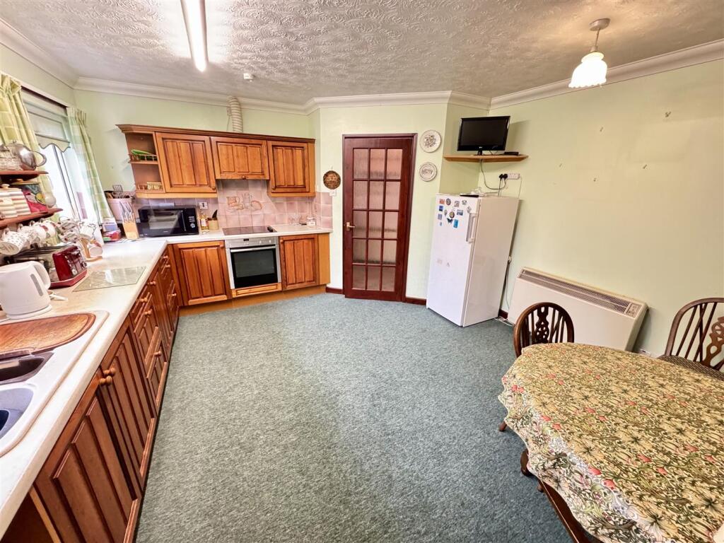 Kitchen Dining room