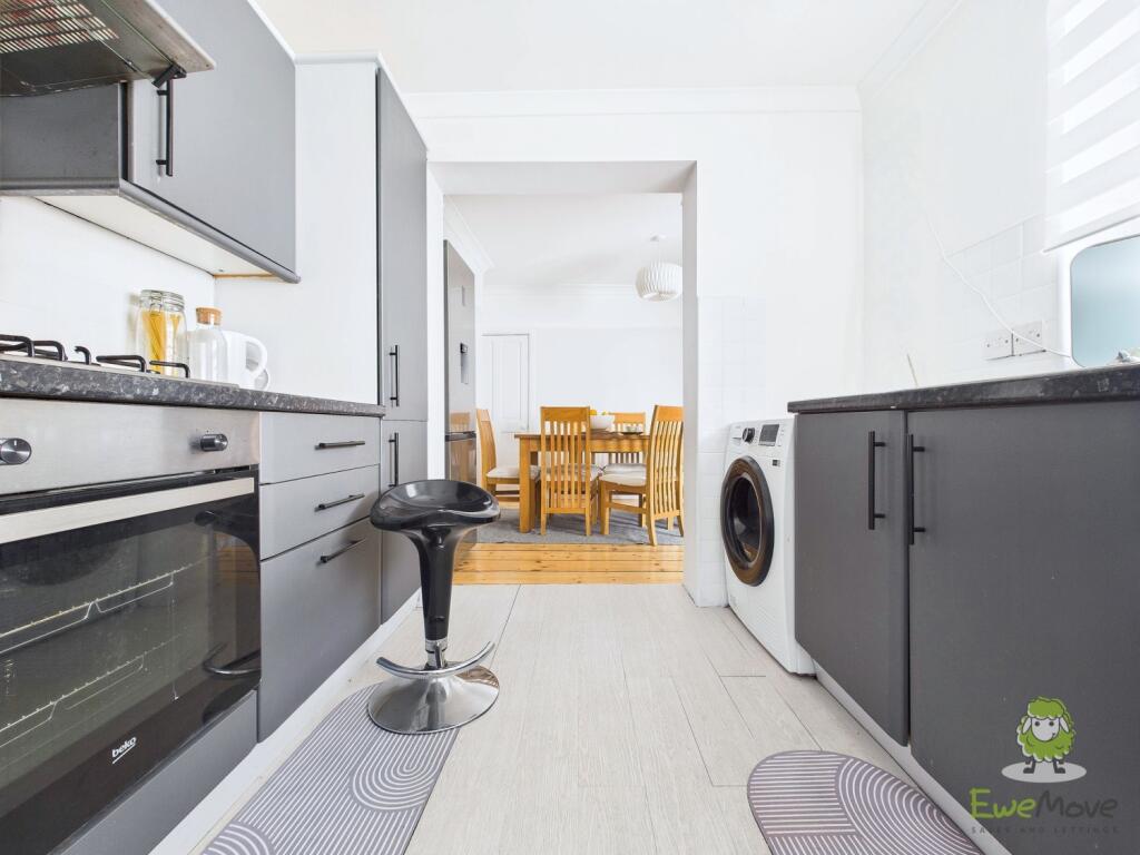 CAM01543G0-PR0145-STILL031