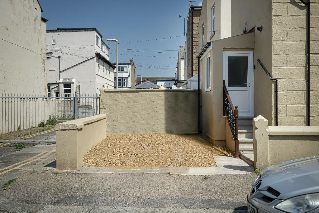 Parking/rear garden