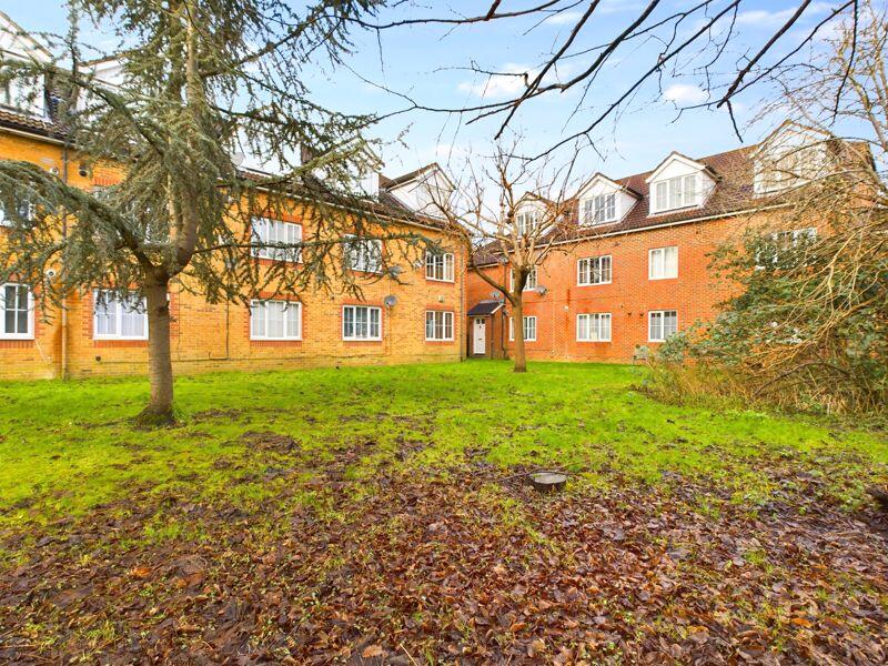 REAR ASPECT &amp; COMMUNAL GARDENS