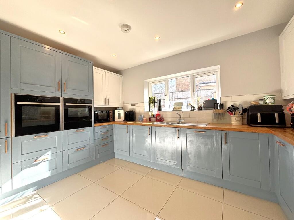 Kitchen_1.jpeg