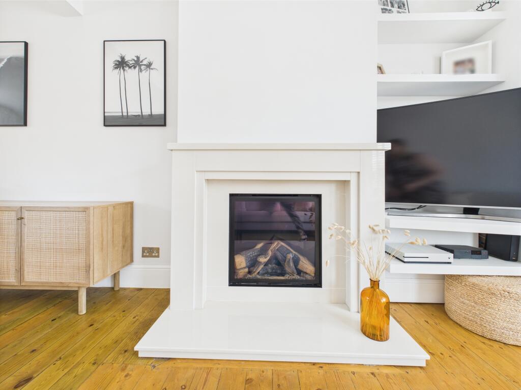 CAM05192G0-PR0070-STILL009