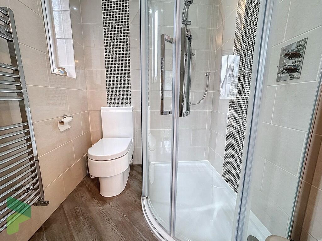 Bedroom 3 ensuite