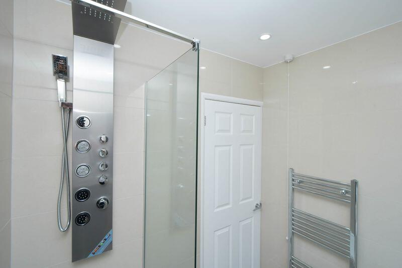 SHOWER ROOM