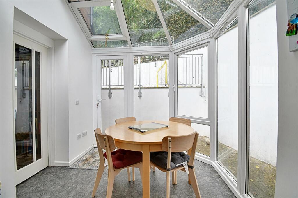 Dining Area.jpg