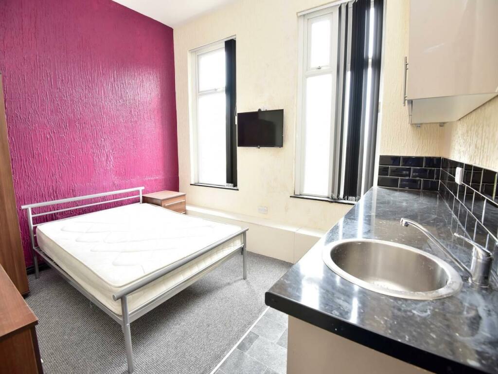 14 Walker St Denton-08 (1).jpg