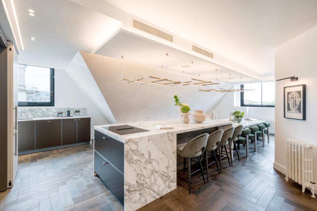 Kitchen / Dining