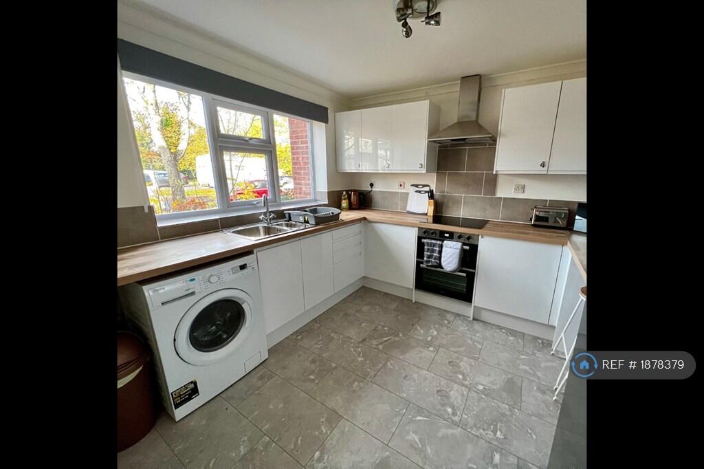 Kitchen Photo 1