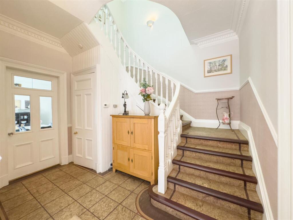 Entrance Hallway.jpg