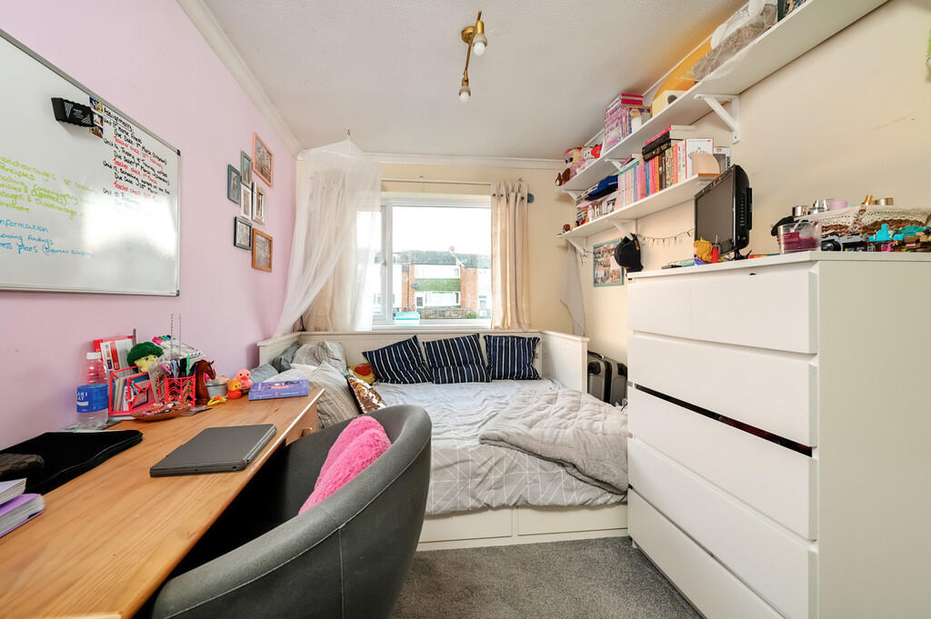 38 Ryecroft Garde...