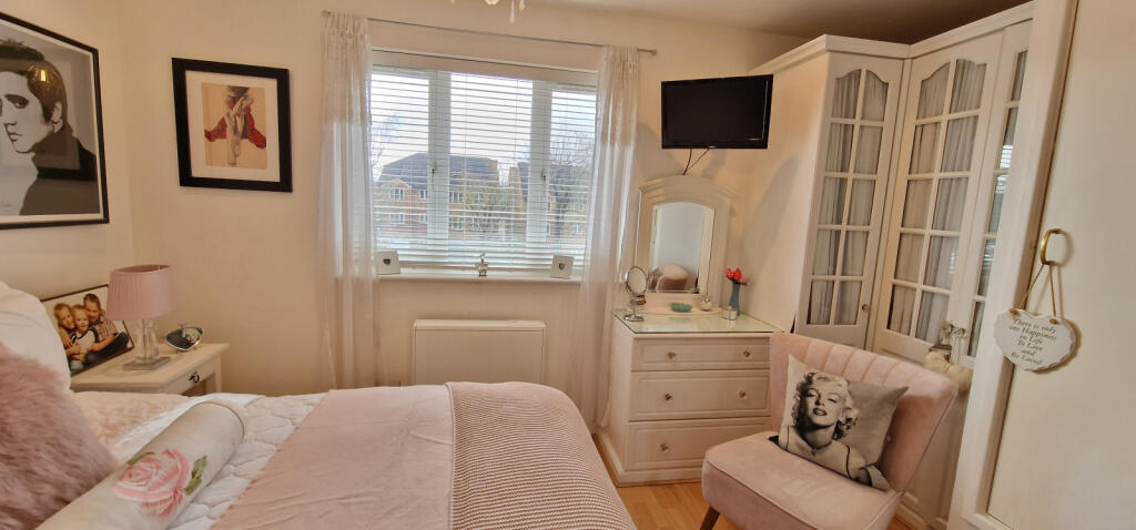 FRONT BEDROOM