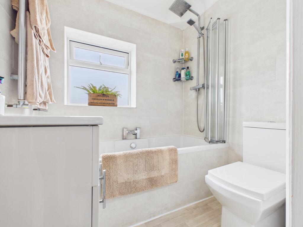 CAM03729G0-PR0153-STILL020