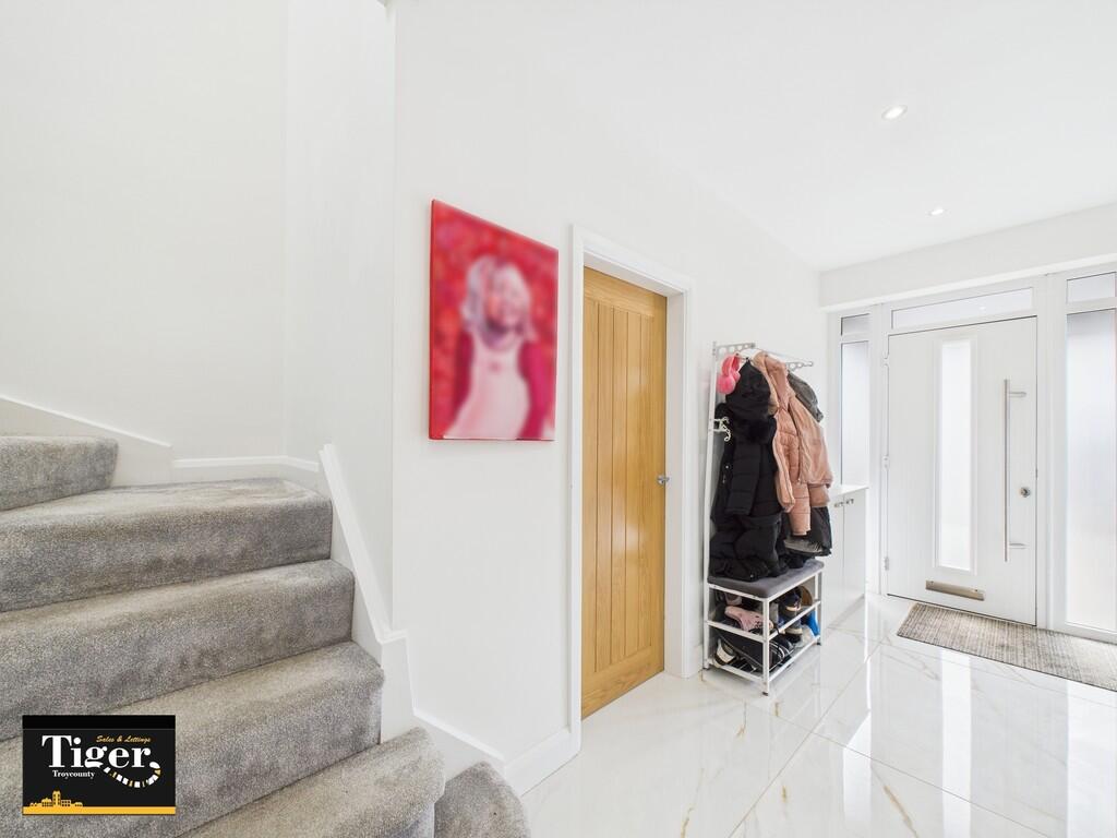 CAM02176G0-PR0559...