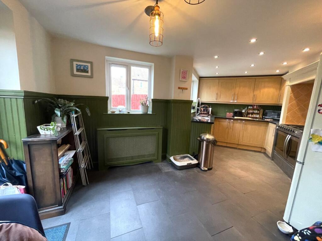 Dining Area 2.JPG