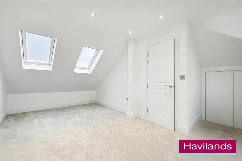 Cranleigh Gardens N21 1DR-8.jpg