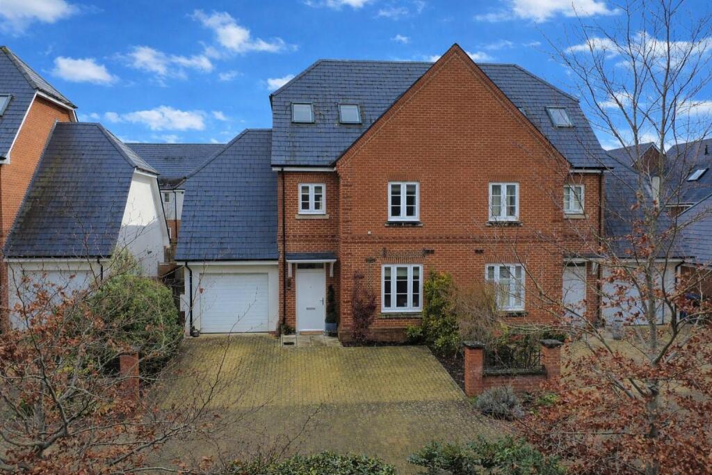 Royston Drive, Ewshot