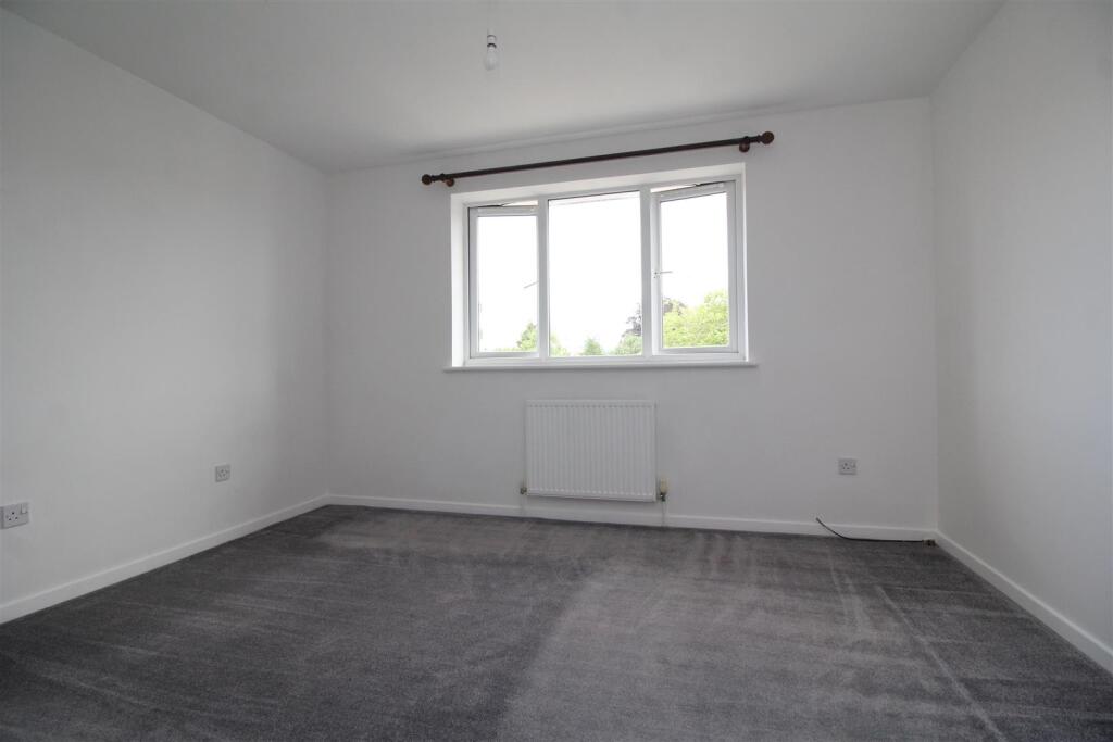 bedroom 1 .JPG