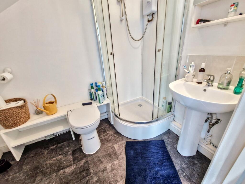 3rd Floor Flat Bathroom