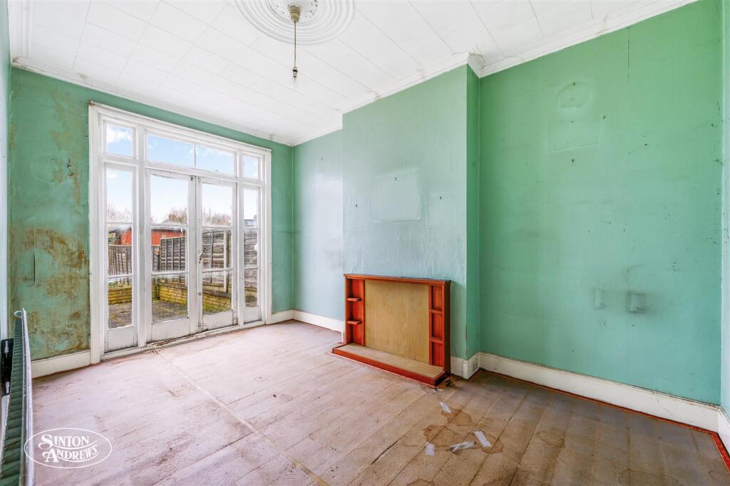 60 Haslemere Avenue-4.jpg