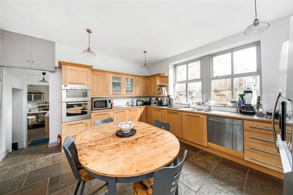 OPEN PLAN DINING KITCHEN