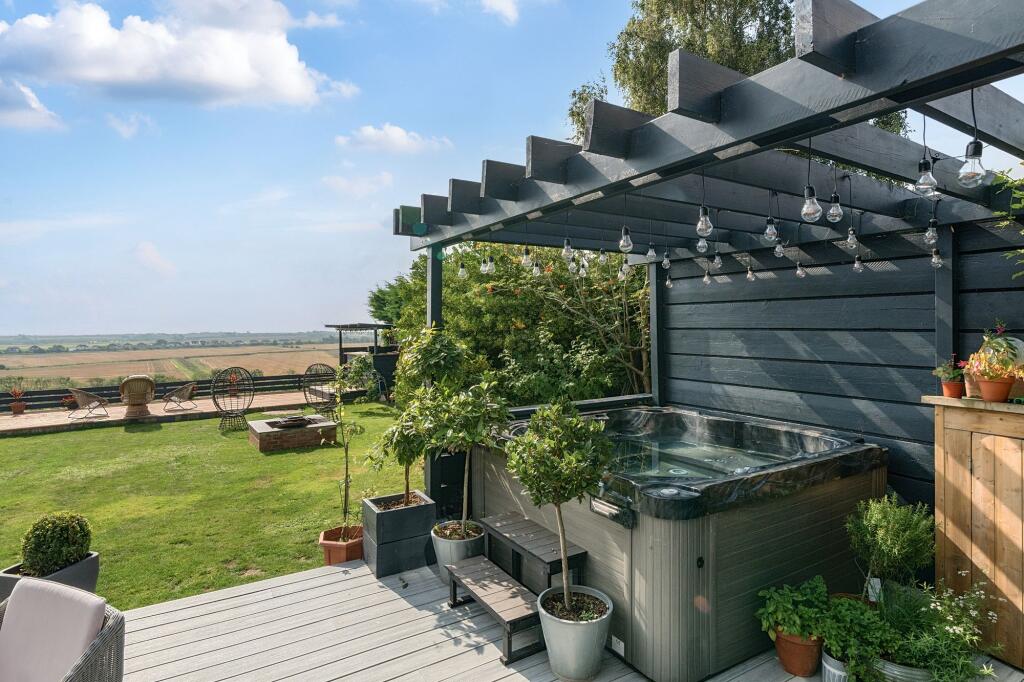 Deck, Hot Tub &amp; Views