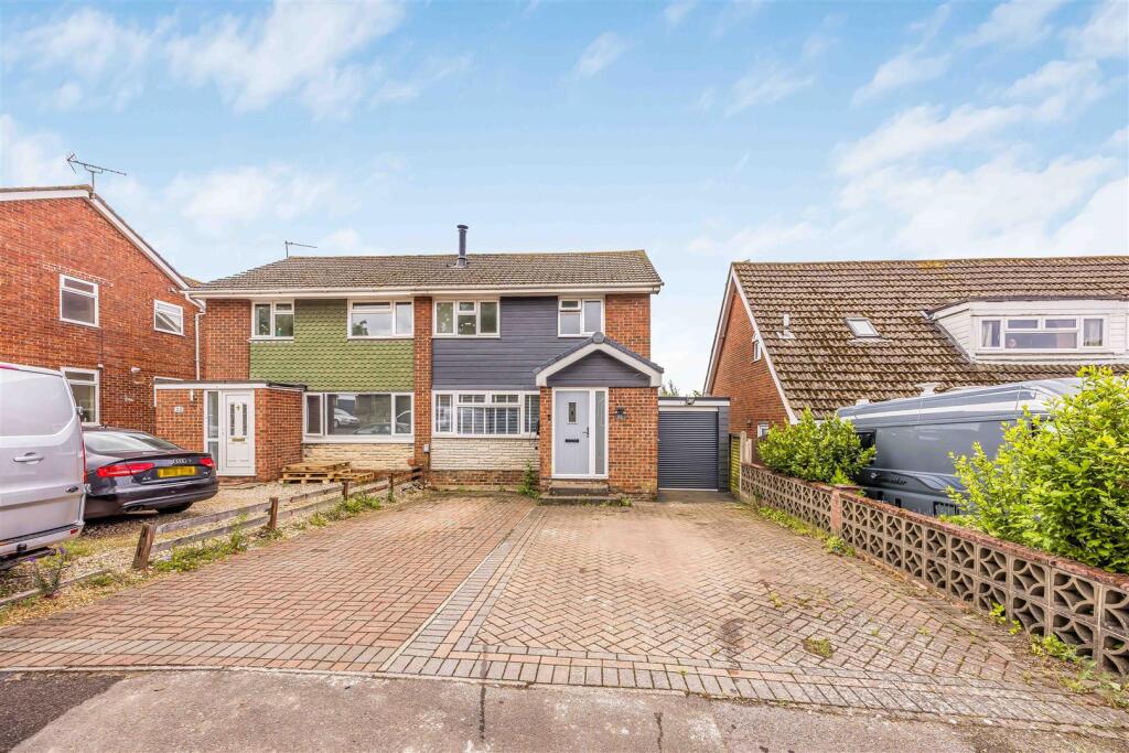 46 Kingscote Road, Waterlooville-Small-PorticoMark