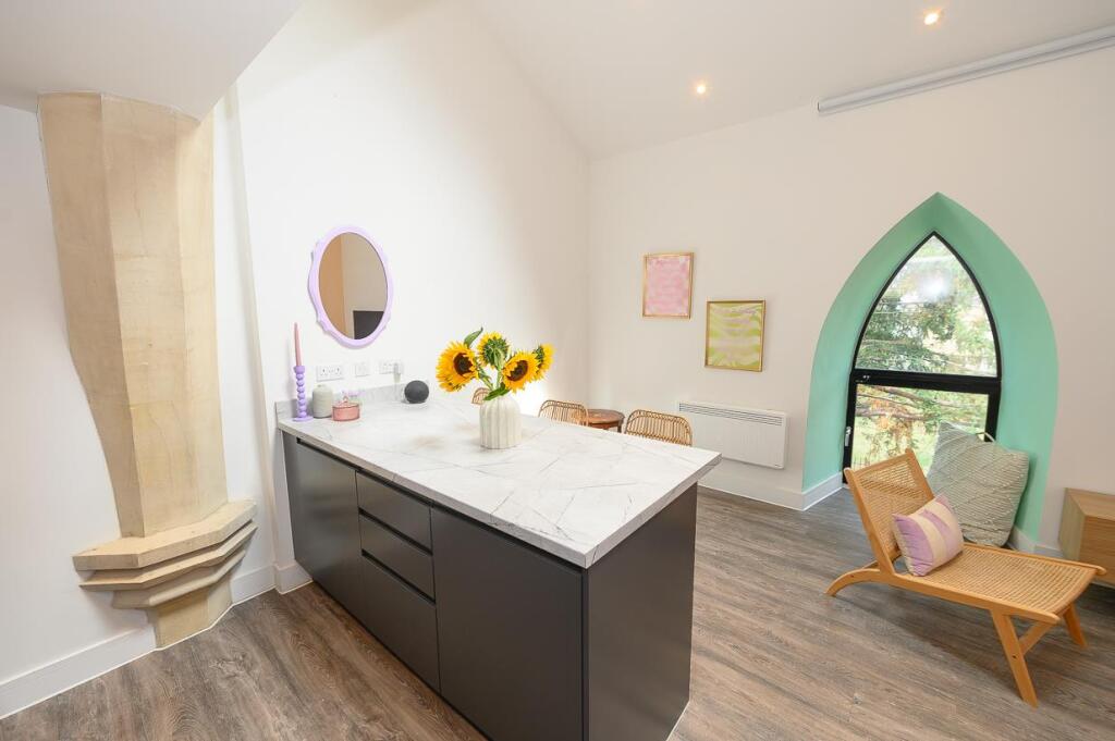 Kitchen-breakfast area.jpg