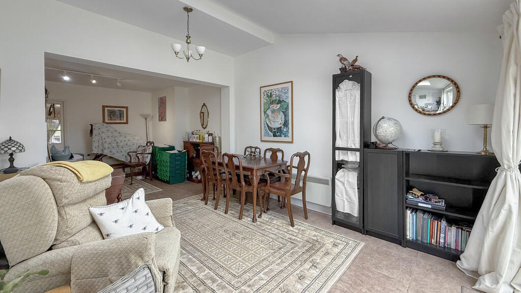 Kitchen/family ro...