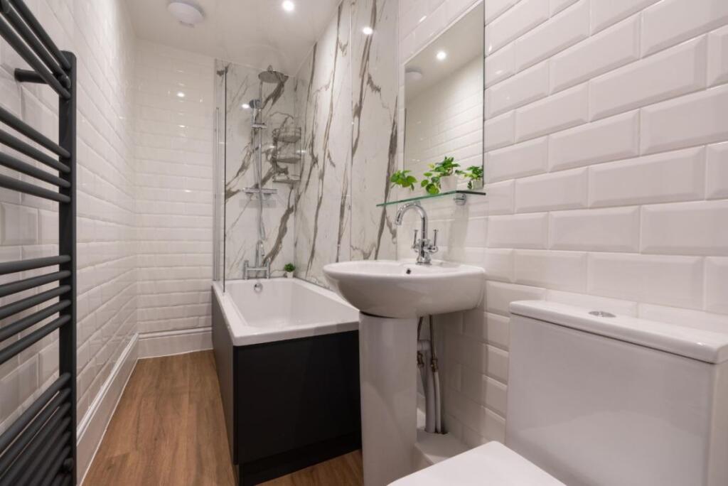 43DR - Bathroom