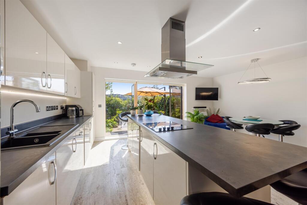 A16 - 17 Baltic Way Totnes - 250514.jpg