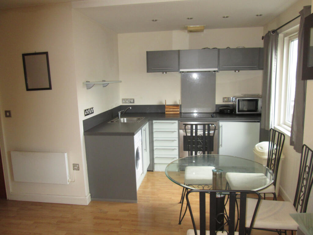 Kitchen / Dining Area