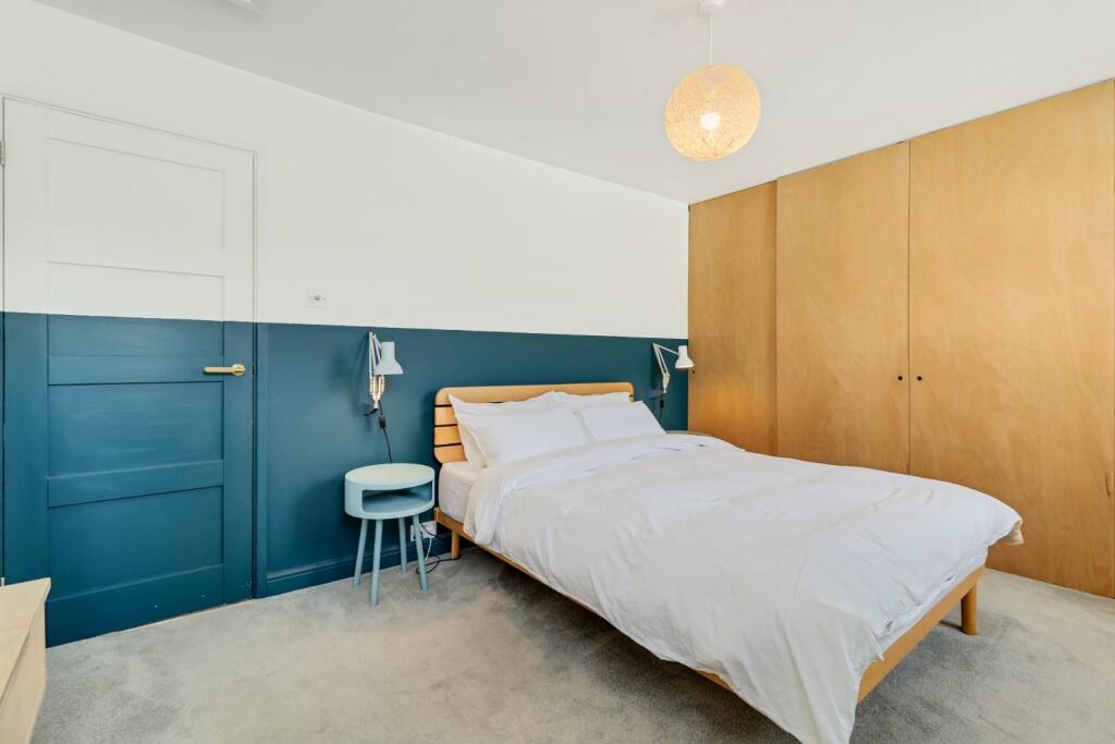 Bedroom d.jpg