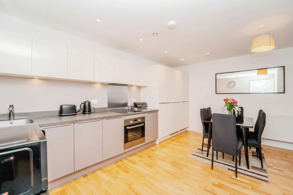 Lounge / Kitchen