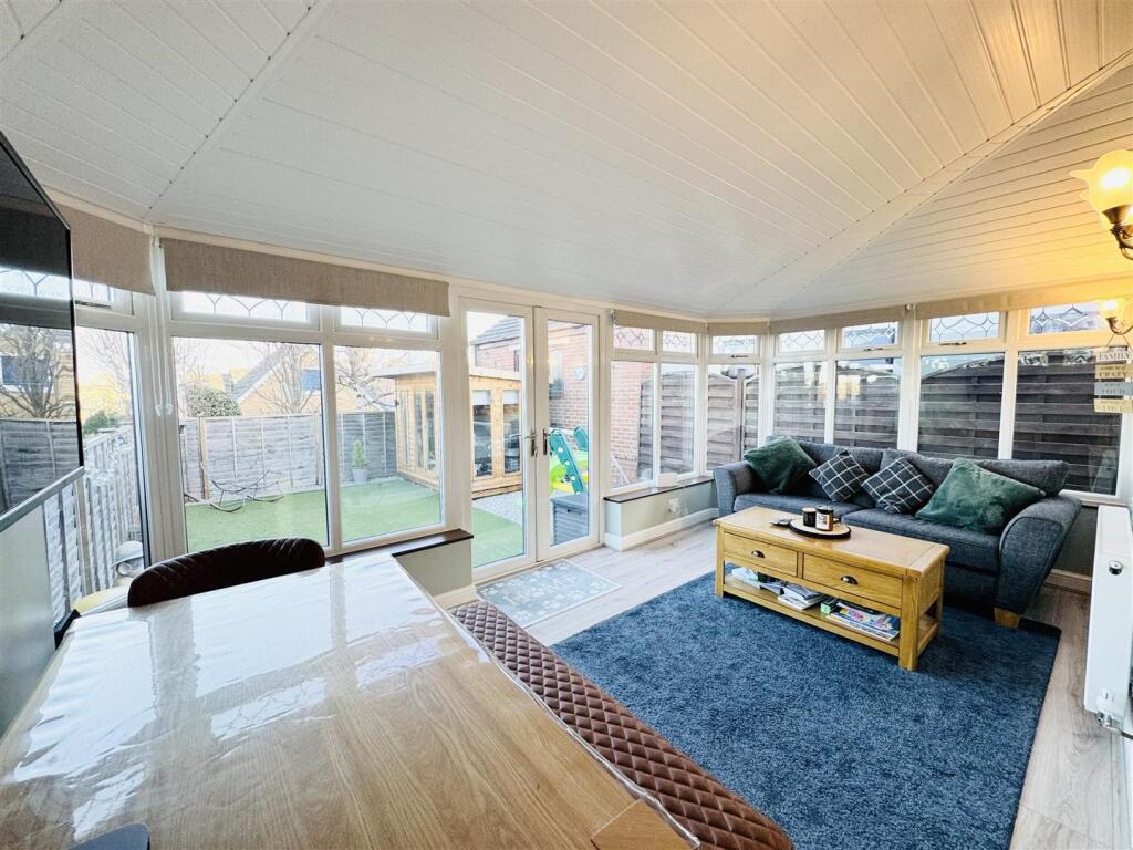 CONSERVATORY / DINING ROOM