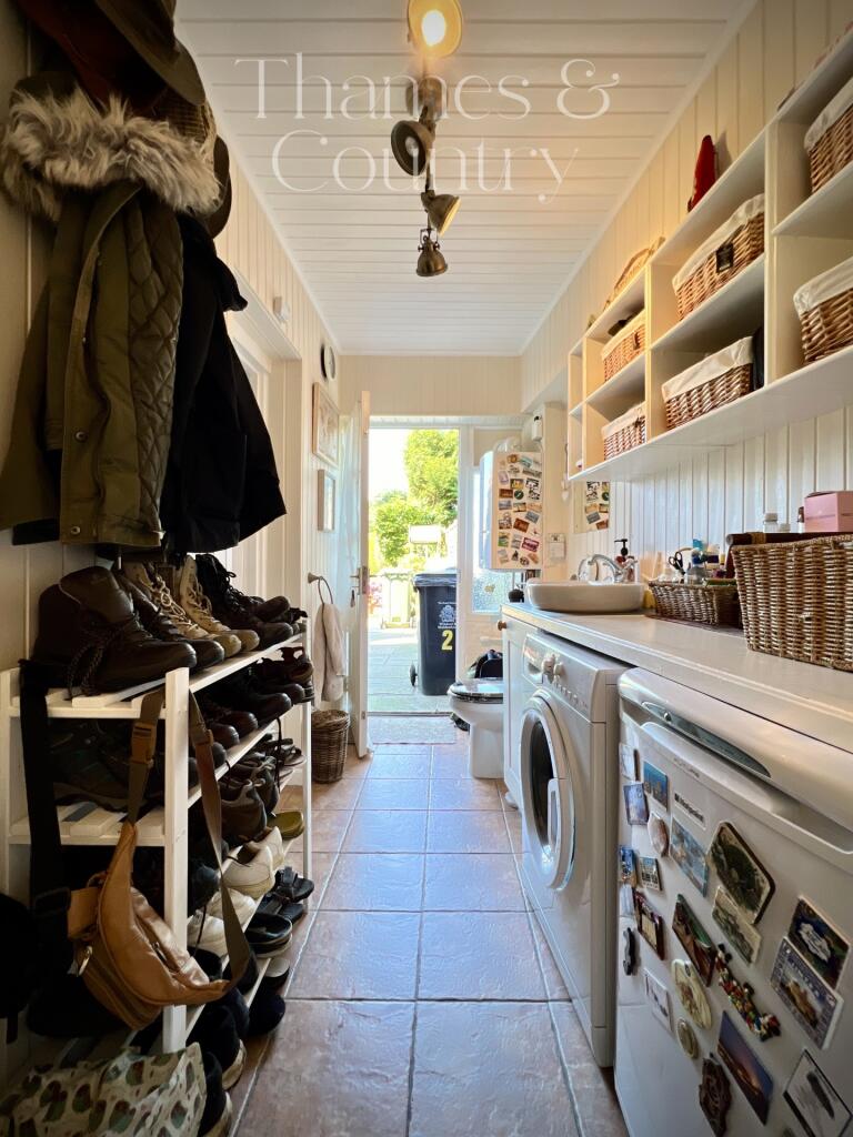 Utility room / cloakroom