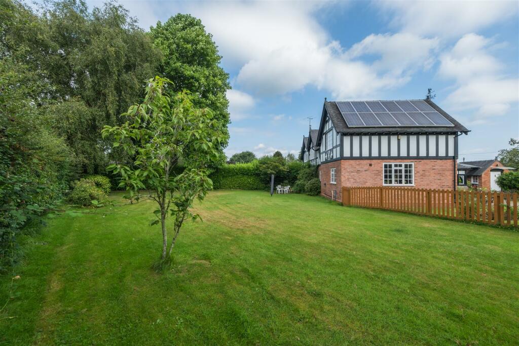 1 Manor Cottages-045.jpg