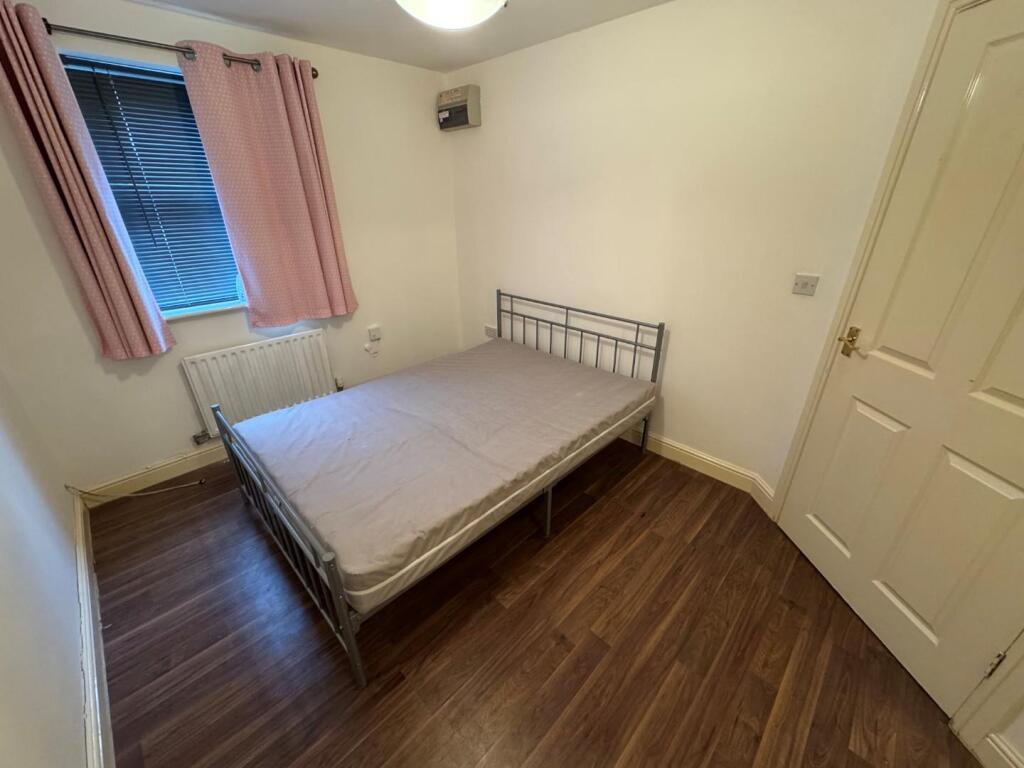 bed 1.jpg
