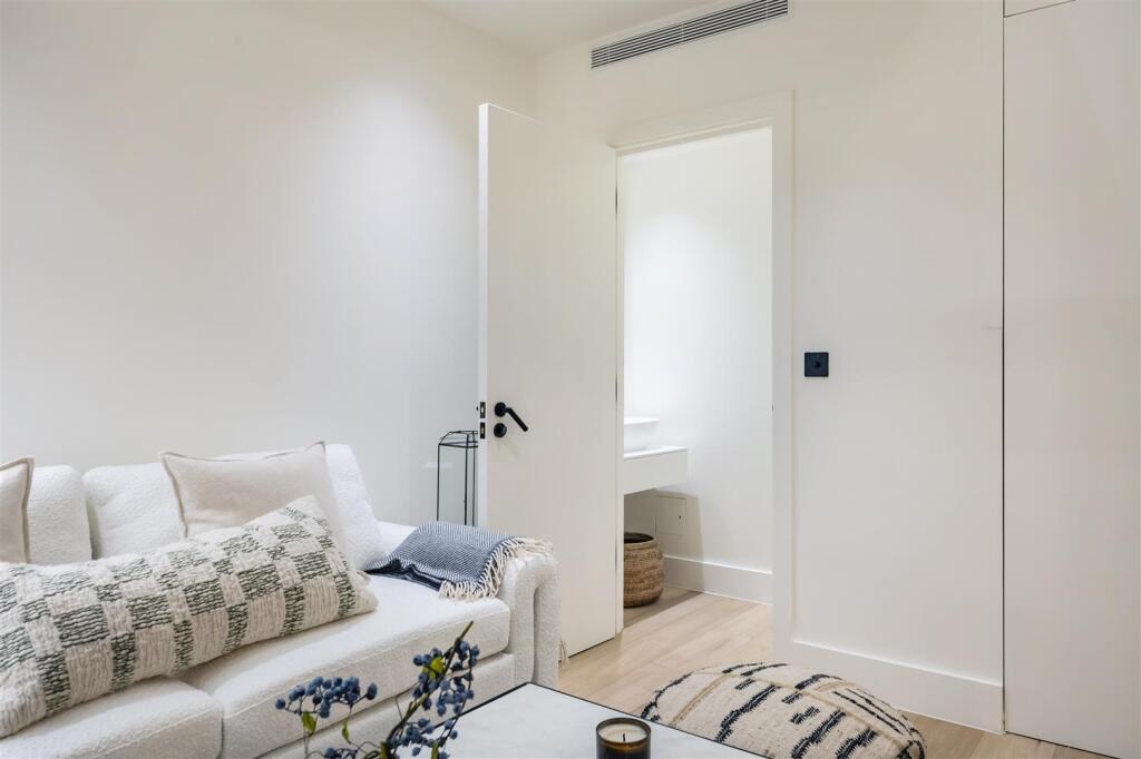 Copy of 84d Lillie Rd (53).JPG