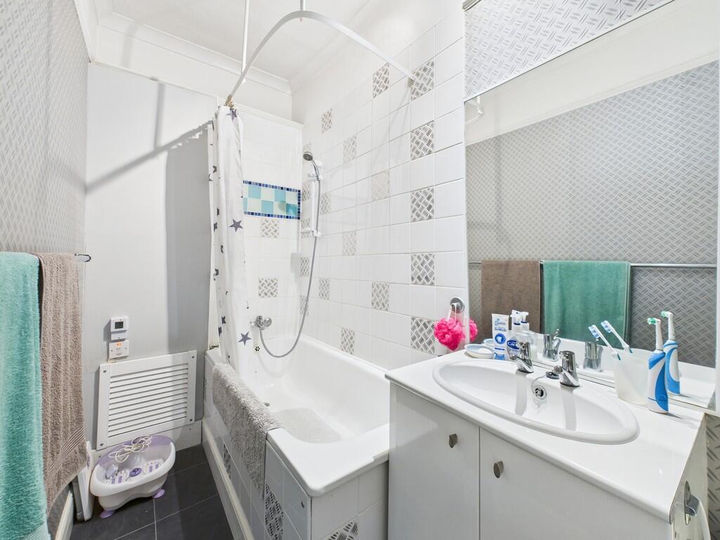 CAM03974G0-PR0173...