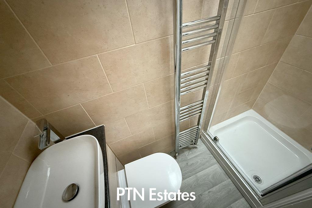 bathroom 2 light .jpg