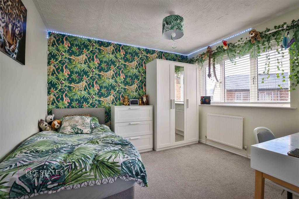 Bed2.jpg