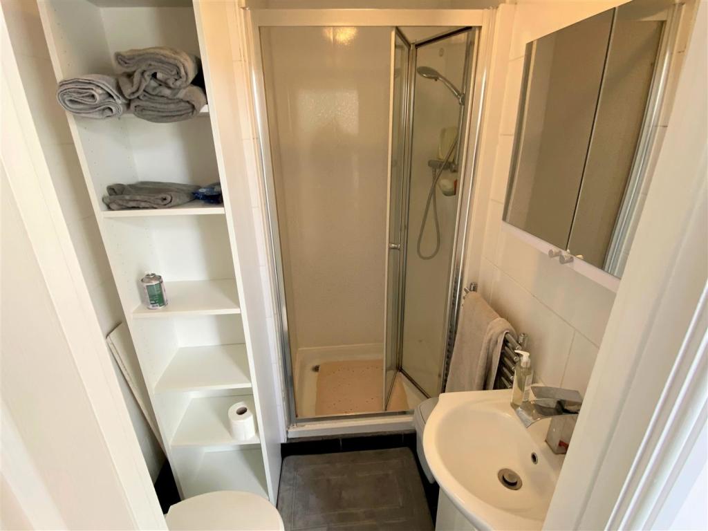 Flat 2, 1 Trenance Road Shower Room