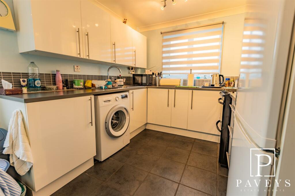 KITCHEN BREAKFAST ROOM