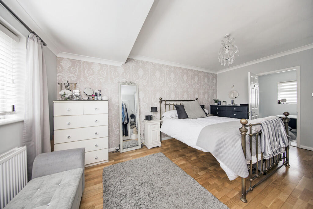 Bedroom - Doctor ...