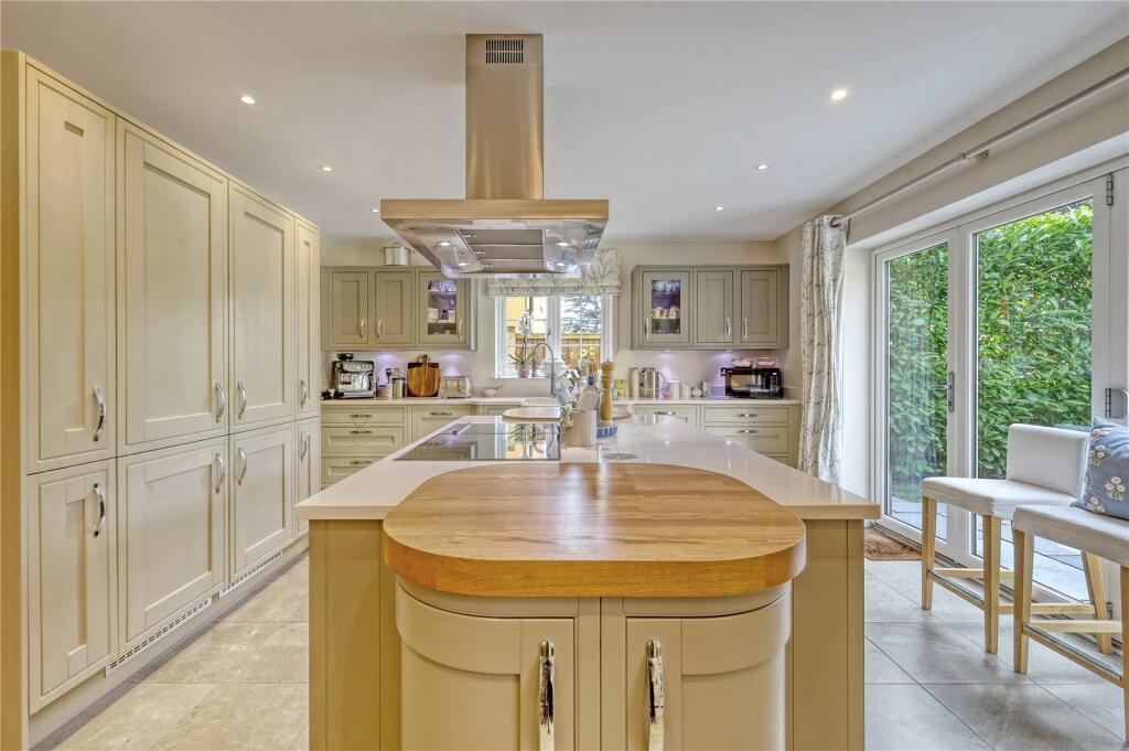 Kitchen/ Breakfast