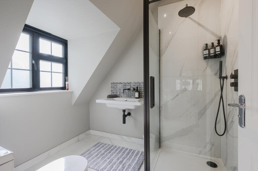 Bedroom 2 Ensuite