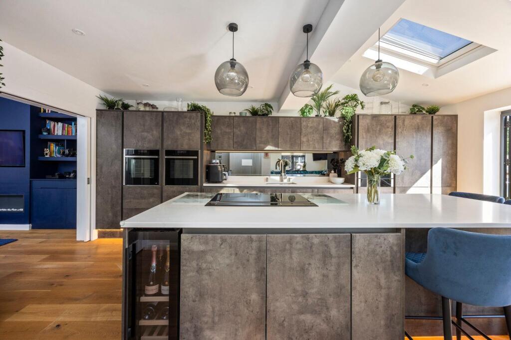 Easthill Drive 40 KITCHEN 2.jpeg