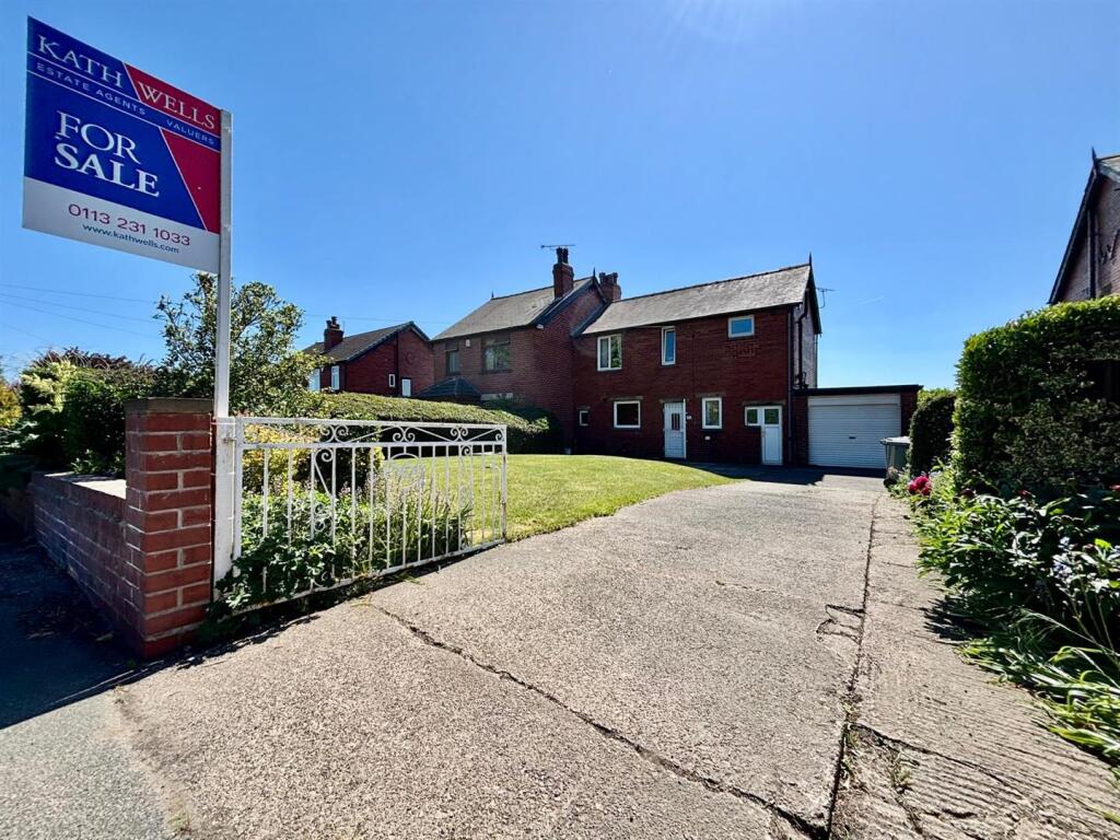 Off Street Parking / Driveway / Single Garage: