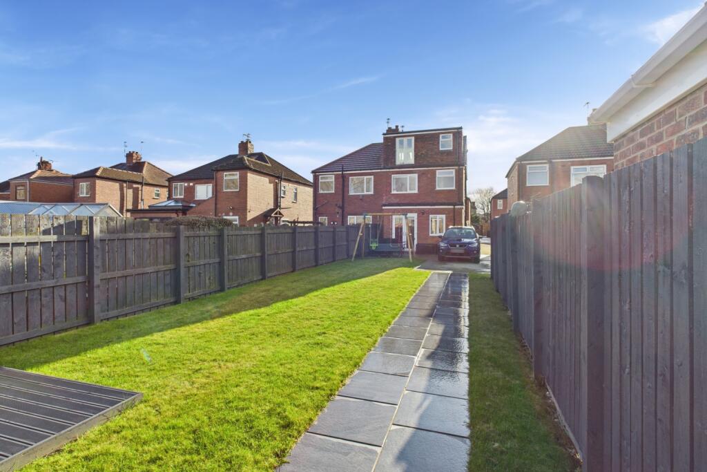 CAM03162G0-PR0227-STILL036