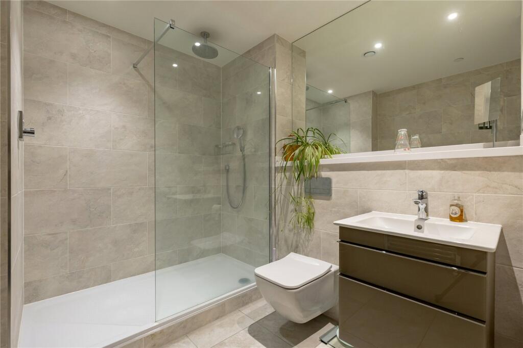 En Suite Bedroom 2